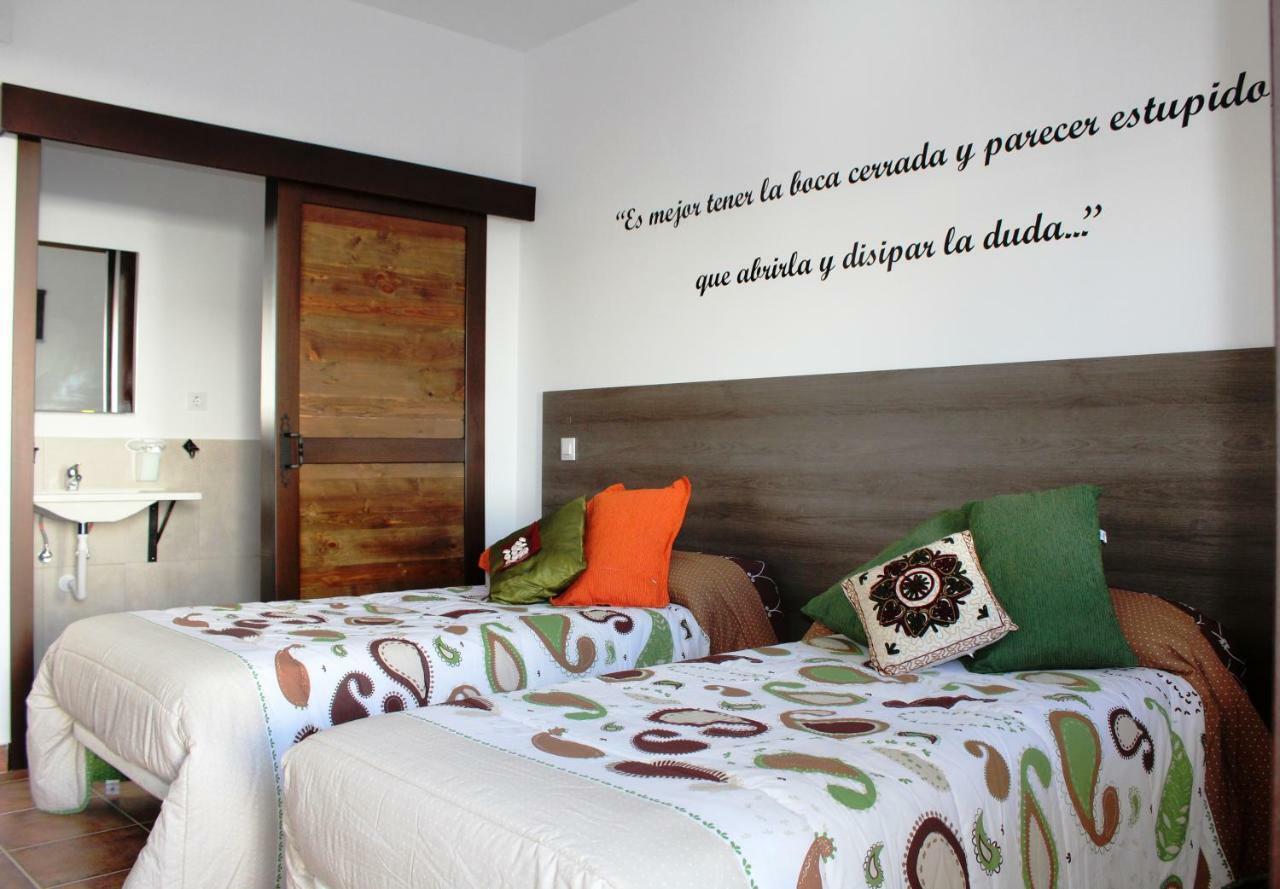 Hostal Almagro - Parking Exterior photo