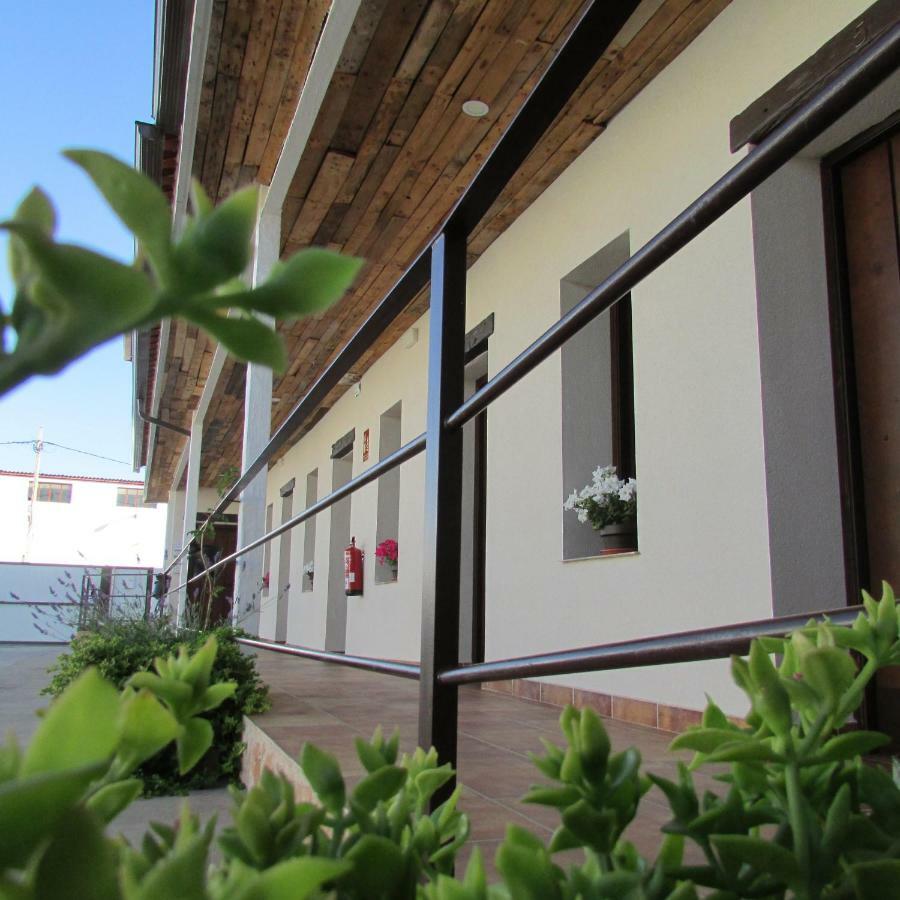 Hostal Almagro - Parking Exterior photo