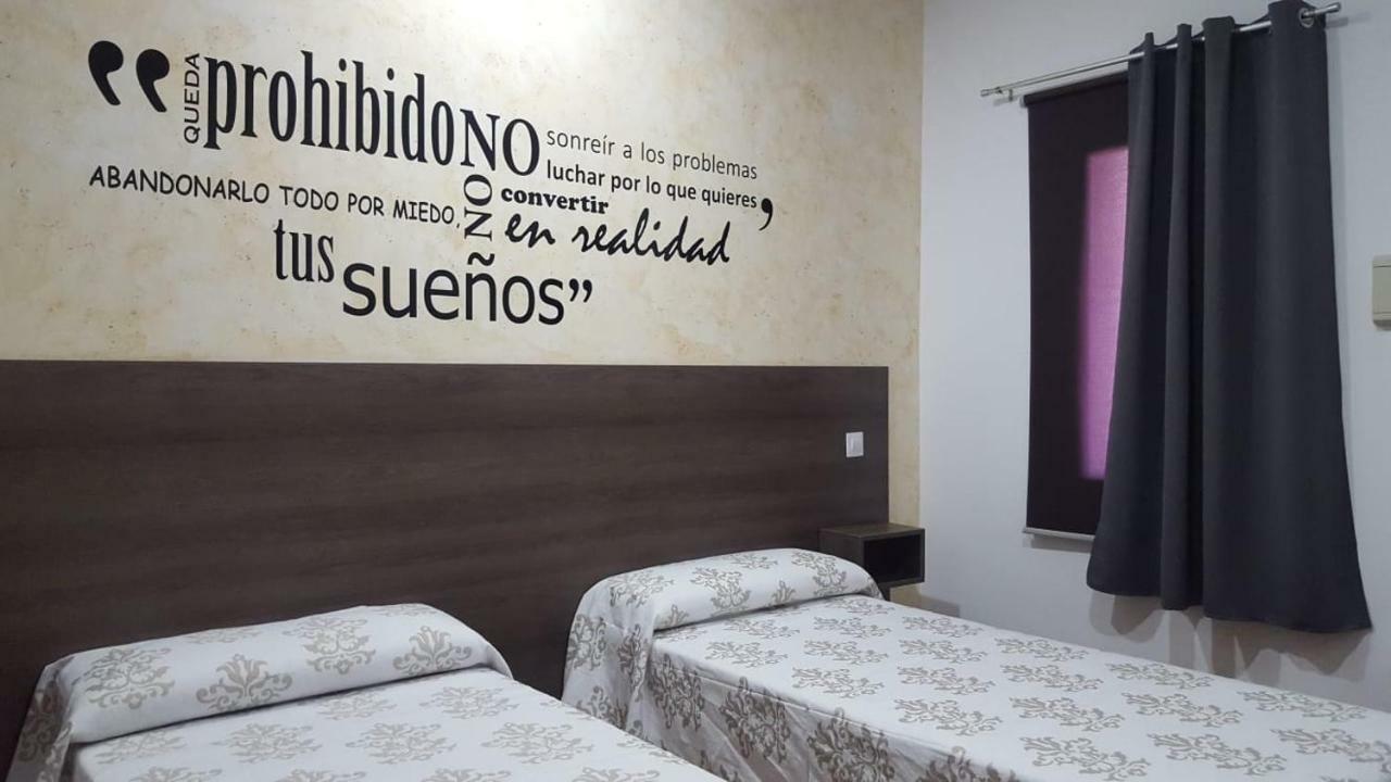 Hostal Almagro - Parking Exterior photo